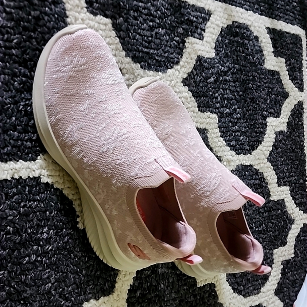 Sketchers Patterned Shoes